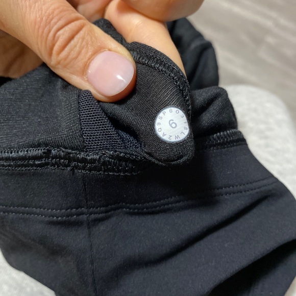 Lululemon Bra Top/ Tank Sz 6  with pads NWOT - Picture 5 of 6